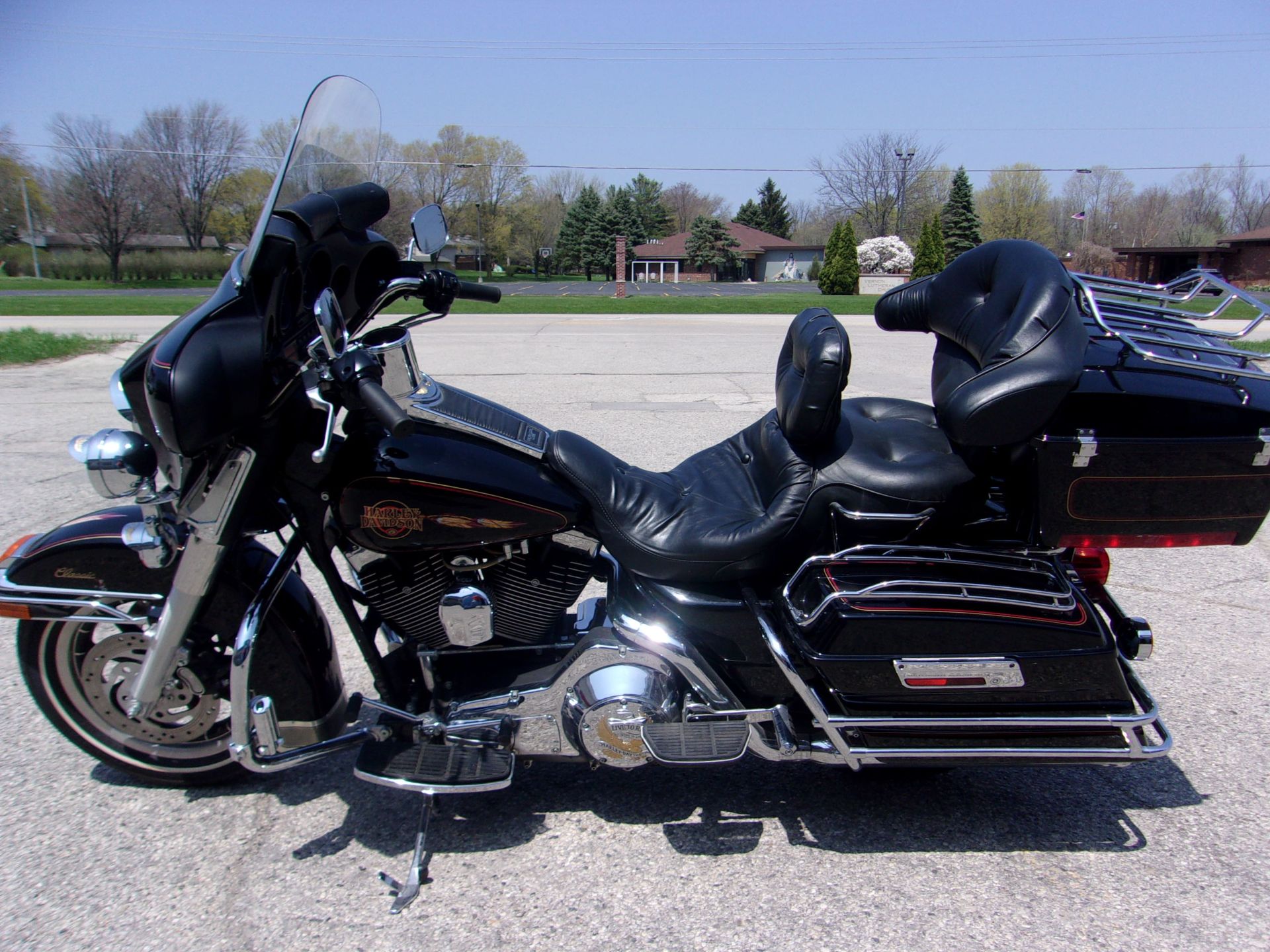 2001 Harley-Davidson FLHTC/FLHTCI Electra Glide® Classic in Mukwonago, Wisconsin - Photo 4