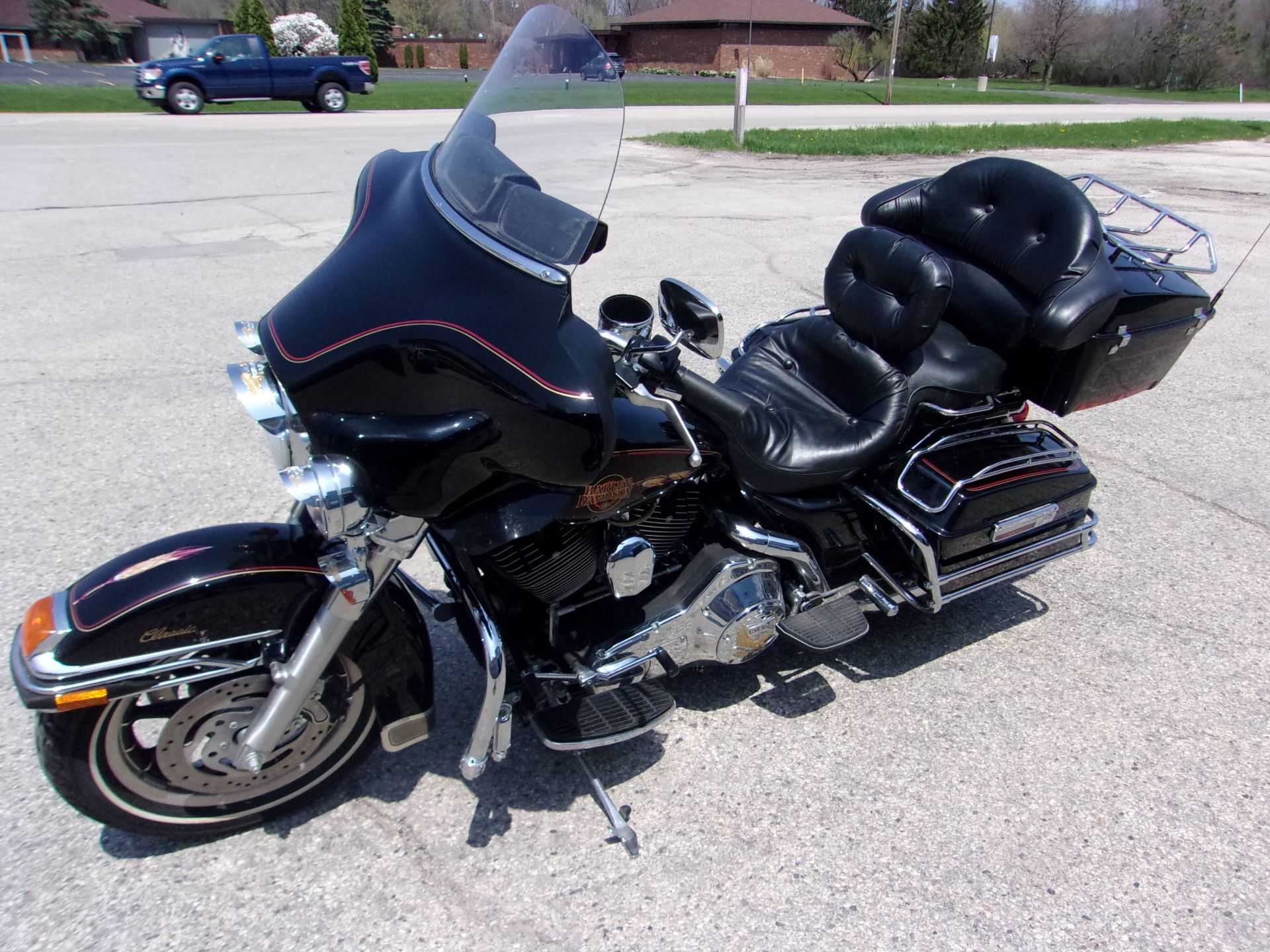 2001 Harley-Davidson FLHTC/FLHTCI Electra Glide® Classic in Mukwonago, Wisconsin - Photo 5