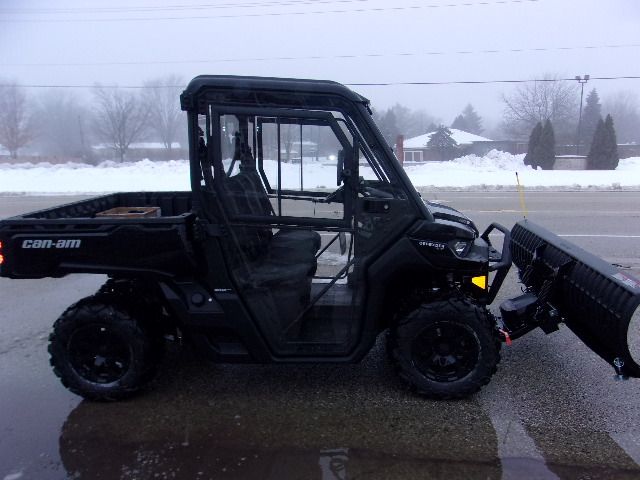 2023 Can-Am Defender XT HD9 in Mukwonago, Wisconsin - Photo 2