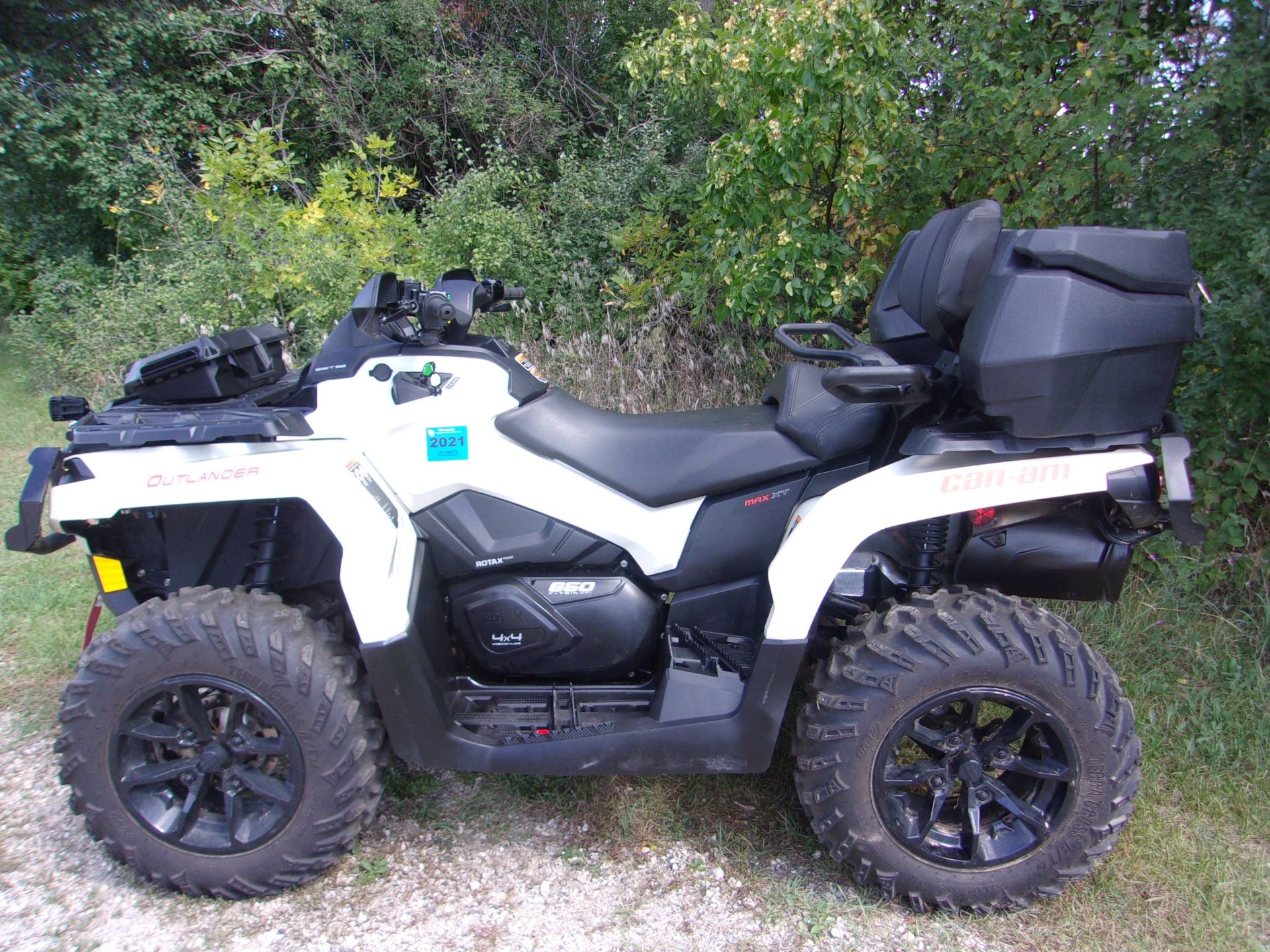 2017 Can-Am Outlander MAX XT 650 in Mukwonago, Wisconsin - Photo 1
