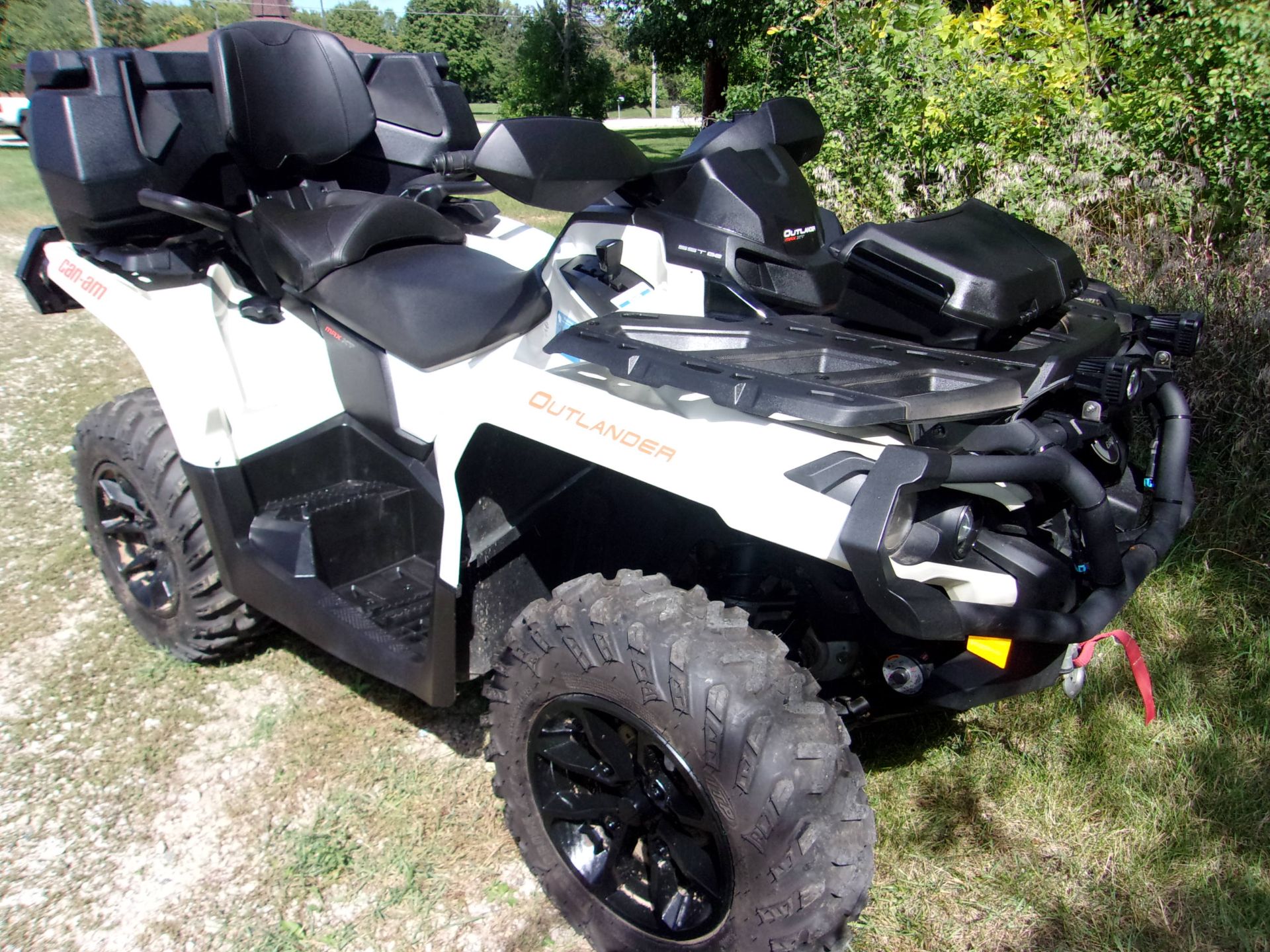 2017 Can-Am Outlander MAX XT 650 in Mukwonago, Wisconsin - Photo 3