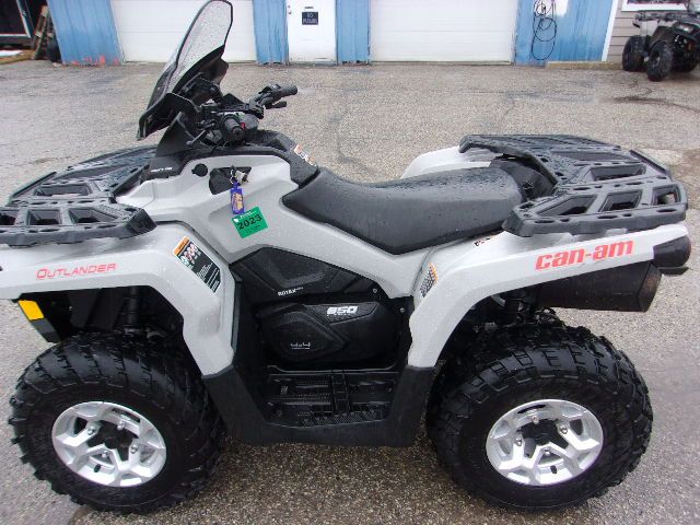 2016 Can-Am Outlander 650 in Mukwonago, Wisconsin - Photo 1