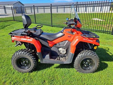2018 Can-Am Outlander MAX 570 in Mukwonago, Wisconsin - Photo 1