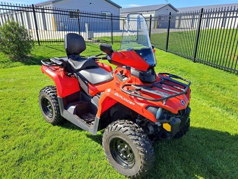 2018 Can-Am Outlander MAX 570 in Mukwonago, Wisconsin - Photo 2