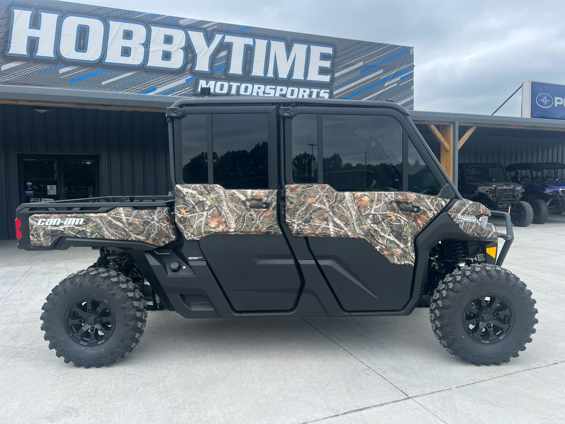 2025 Can-Am Defender MAX Limited in Clinton, Missouri - Photo 2