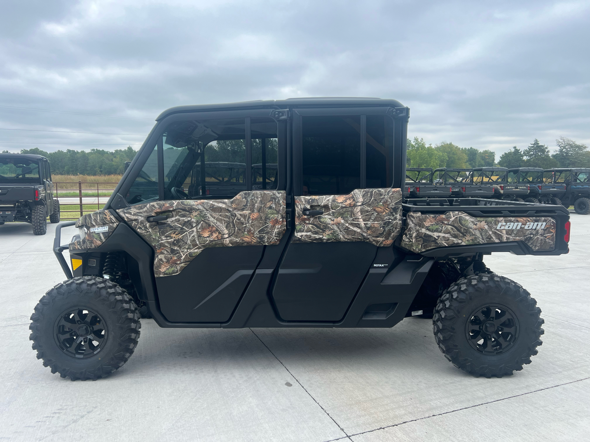 2025 Can-Am Defender MAX Limited in Clinton, Missouri - Photo 5