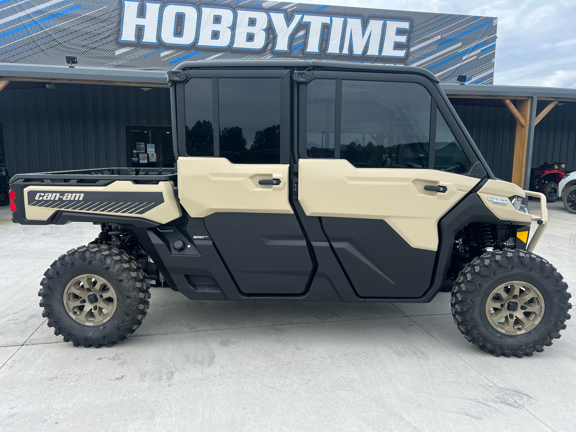 2025 Can-Am Defender MAX Limited in Clinton, Missouri - Photo 2