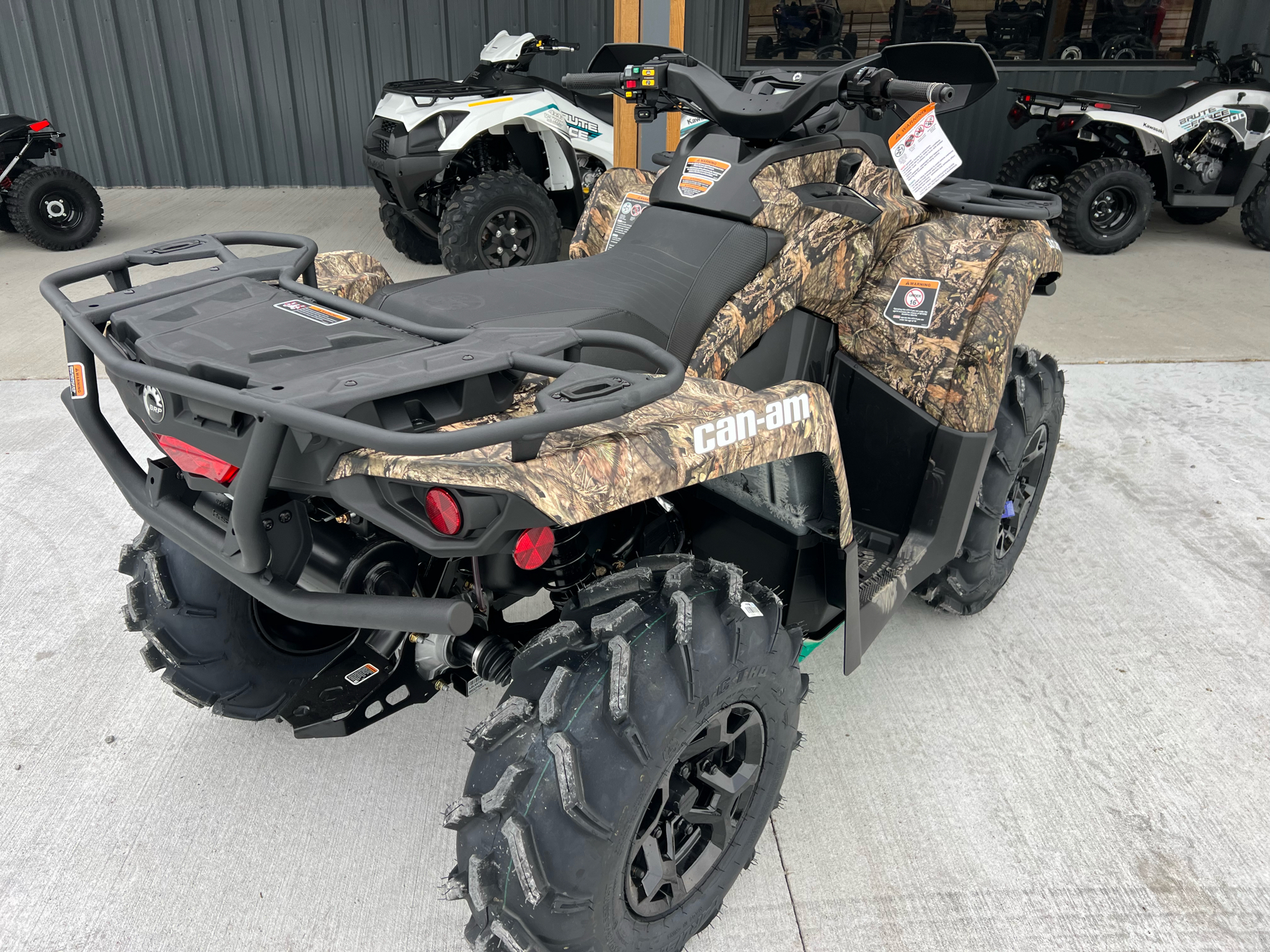2023 Can-Am Outlander Hunting Edition 570 in Clinton, Missouri - Photo 2