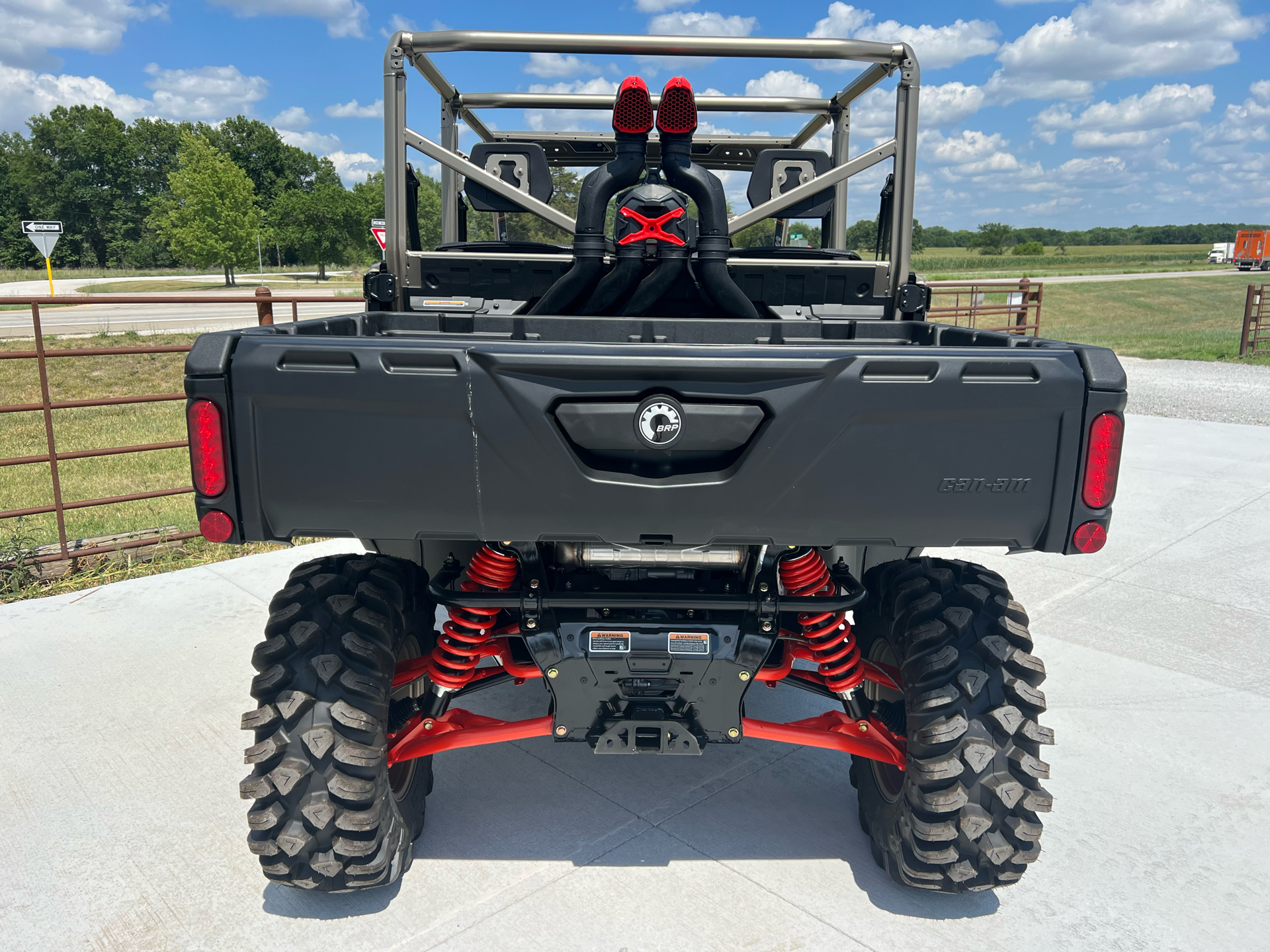 2023 Can-Am Defender MAX X MR With Half Doors HD10 in Clinton, Missouri - Photo 8