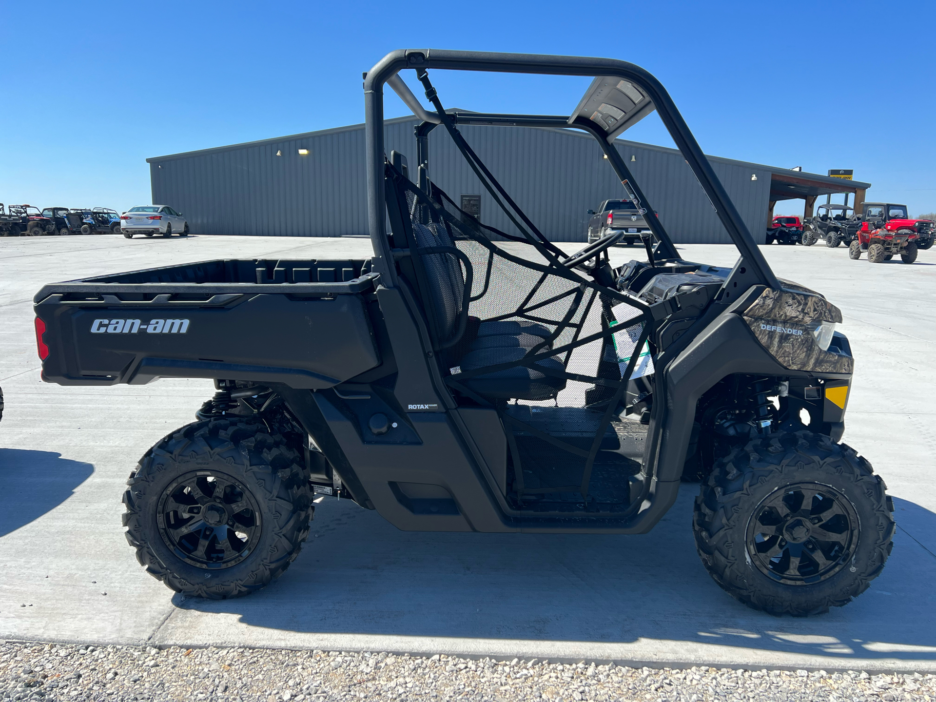 2023 Can-Am Defender DPS HD9 in Clinton, Missouri - Photo 3