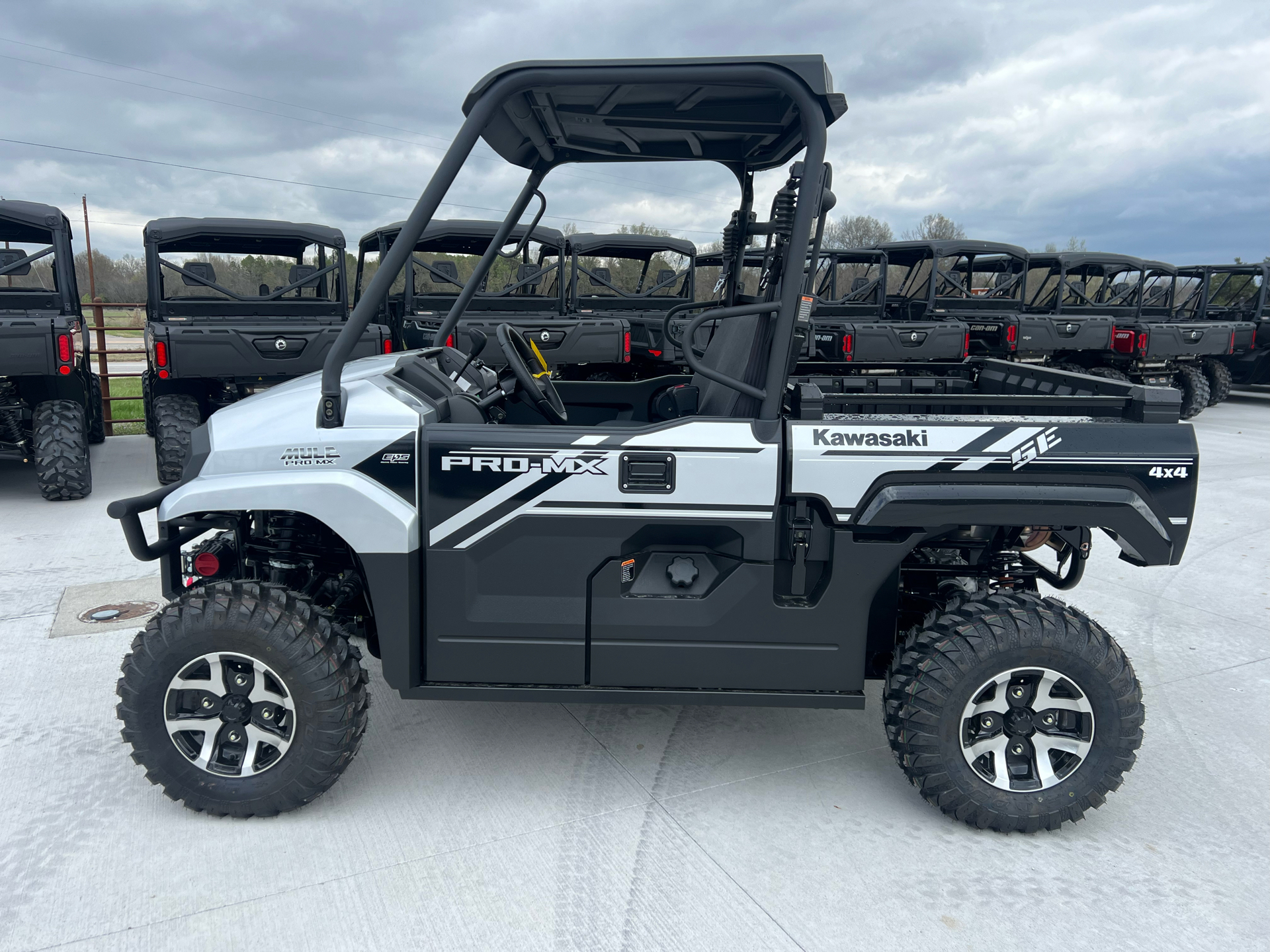 2024 Kawasaki MULE PRO-MX SE in Clinton, Missouri - Photo 2