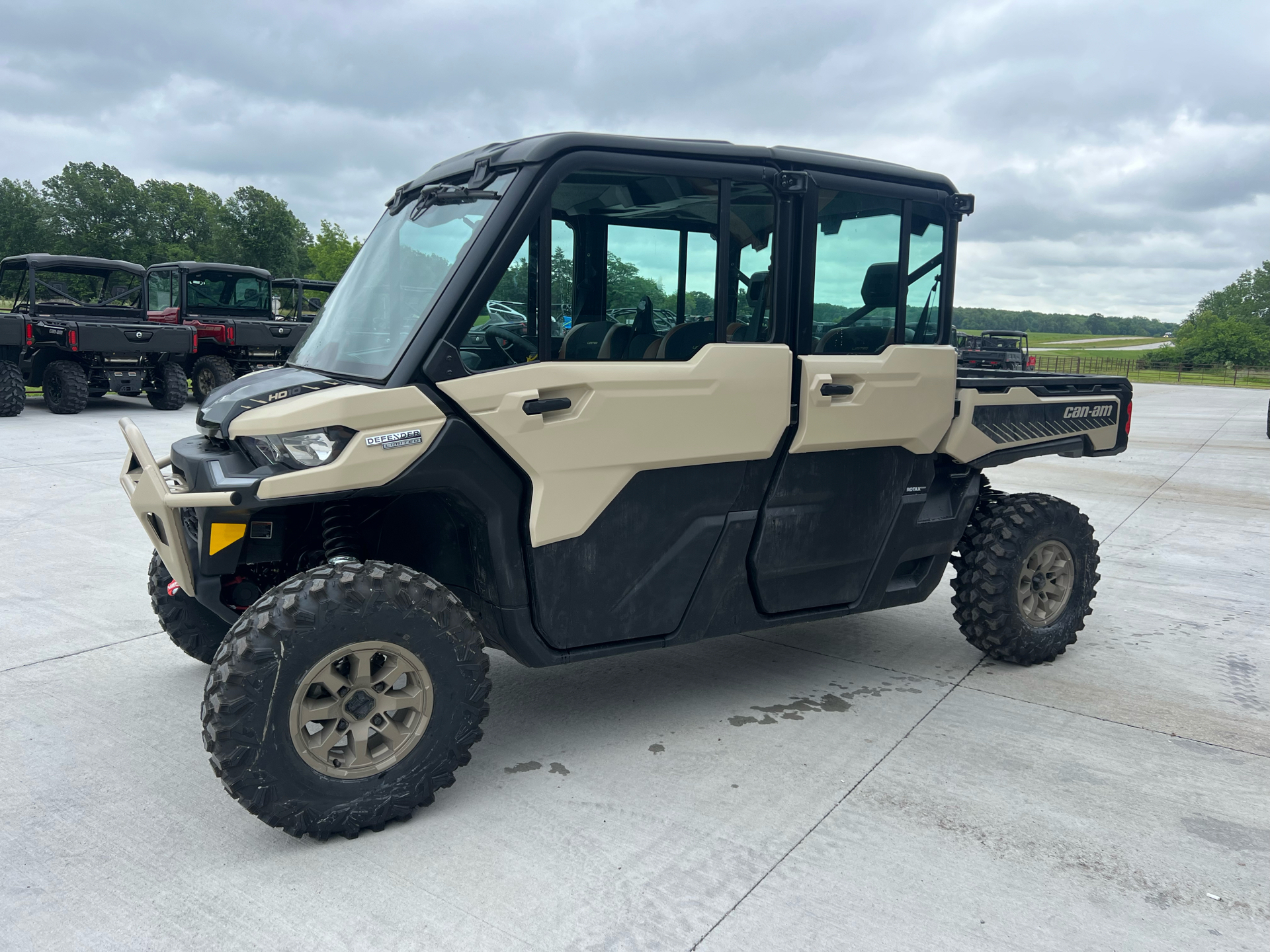 2024 Can-Am Defender MAX Limited in Clinton, Missouri - Photo 4