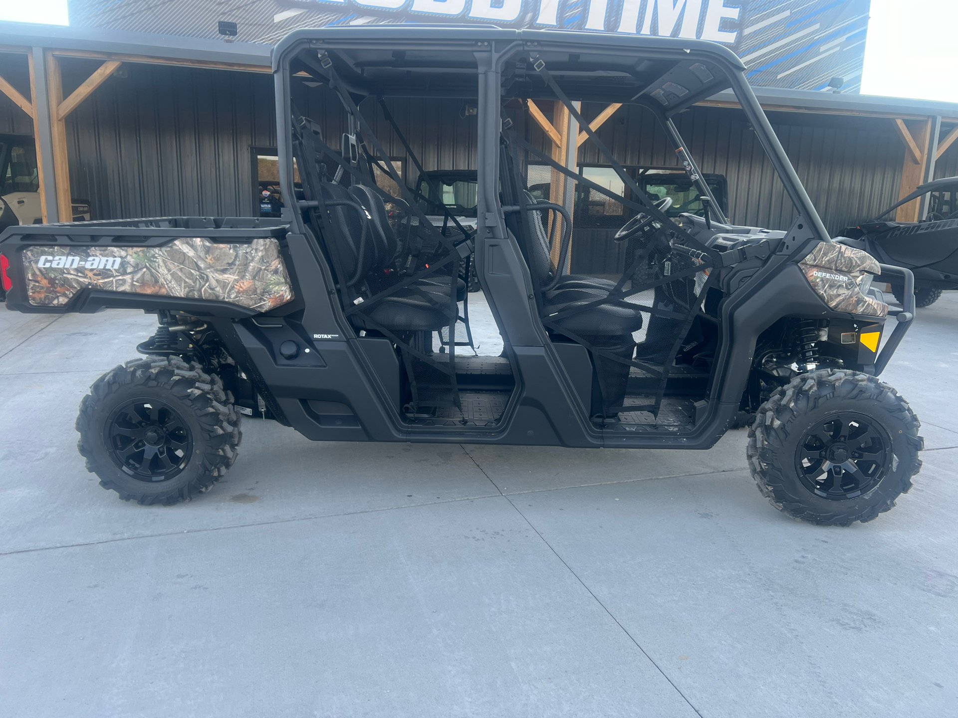 2024 Can-Am Defender MAX XT HD10 in Clinton, Missouri - Photo 3