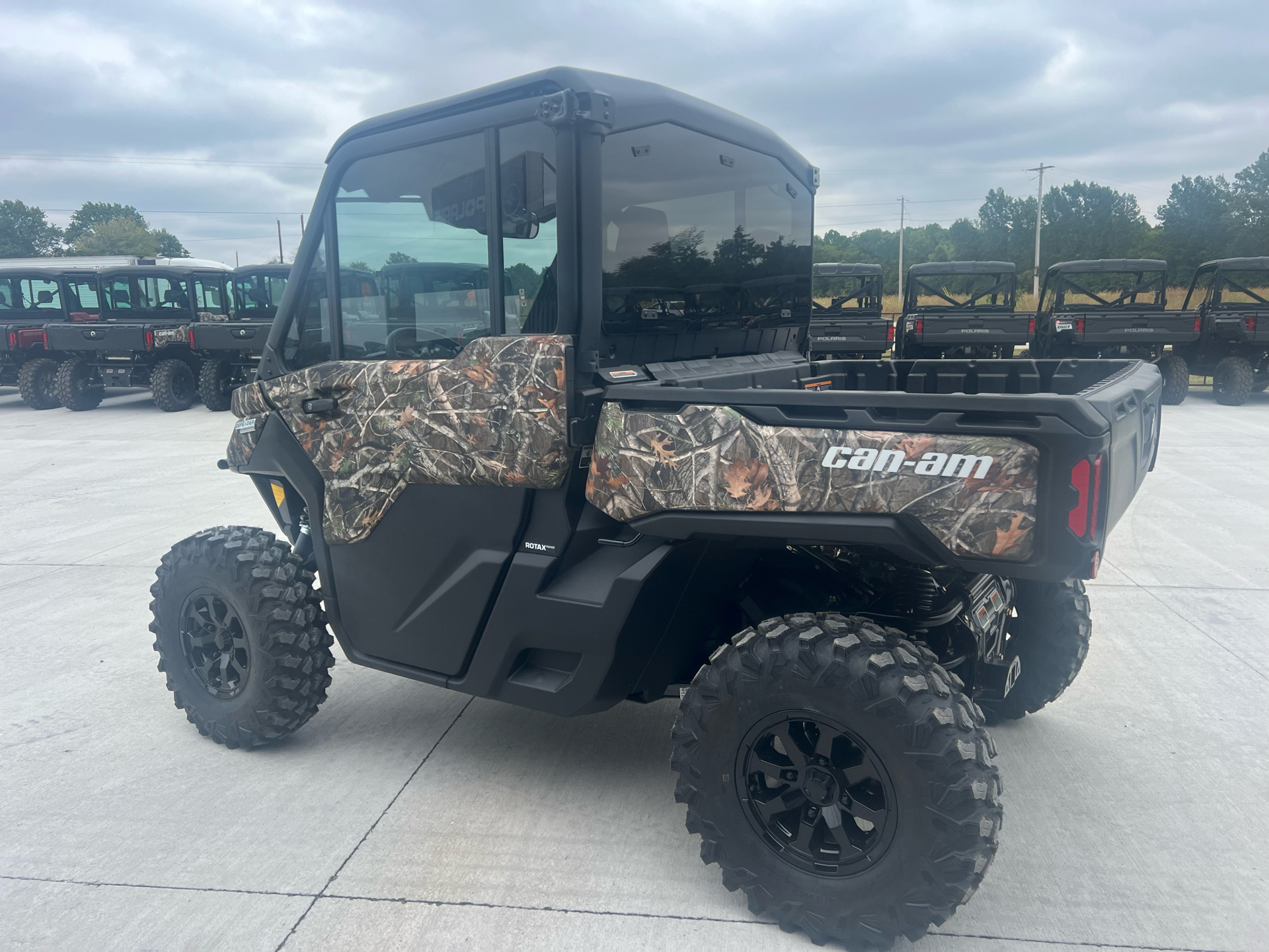 2025 Can-Am Defender Limited in Clinton, Missouri - Photo 6