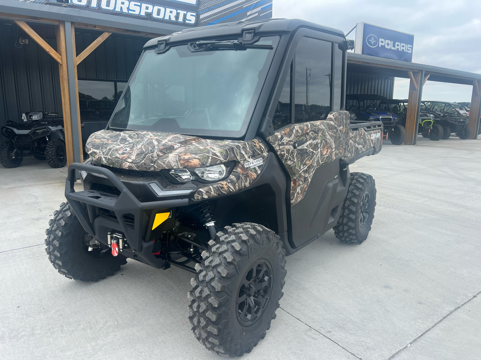 2025 Can-Am Defender Limited in Clinton, Missouri - Photo 2