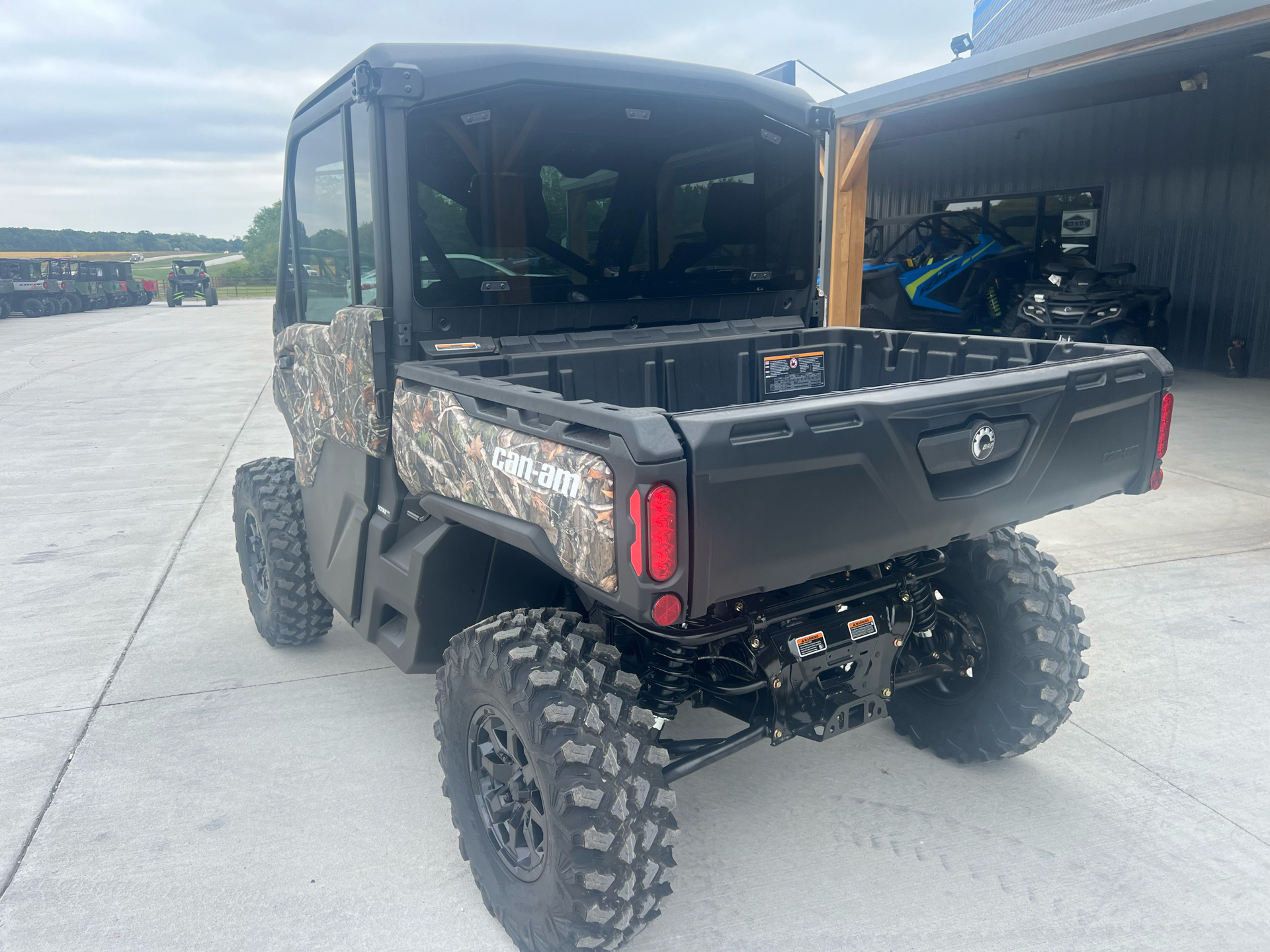 2025 Can-Am Defender Limited in Clinton, Missouri - Photo 3