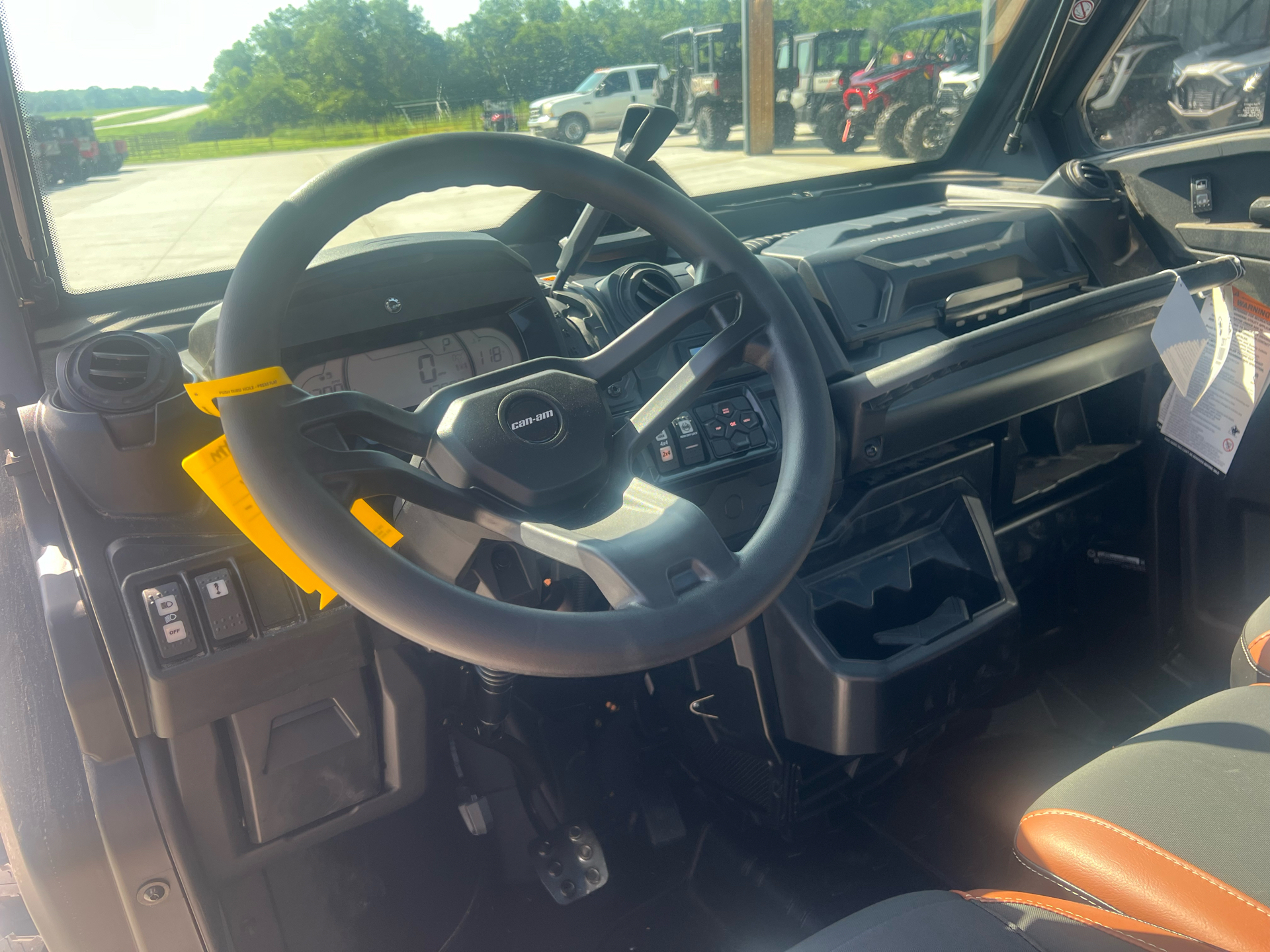 2024 Can-Am Defender Limited in Clinton, Missouri - Photo 8