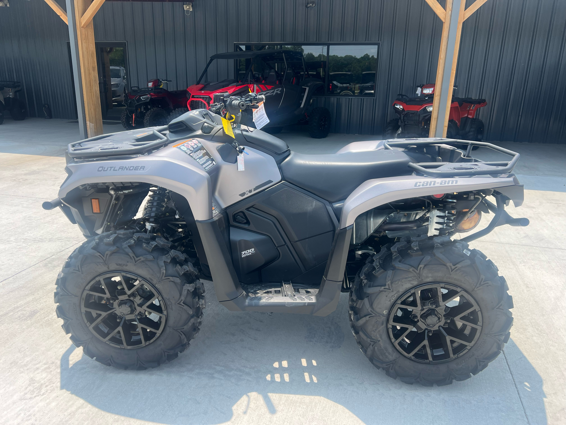 2024 Can-Am Outlander XT 700 in Clinton, Missouri - Photo 2