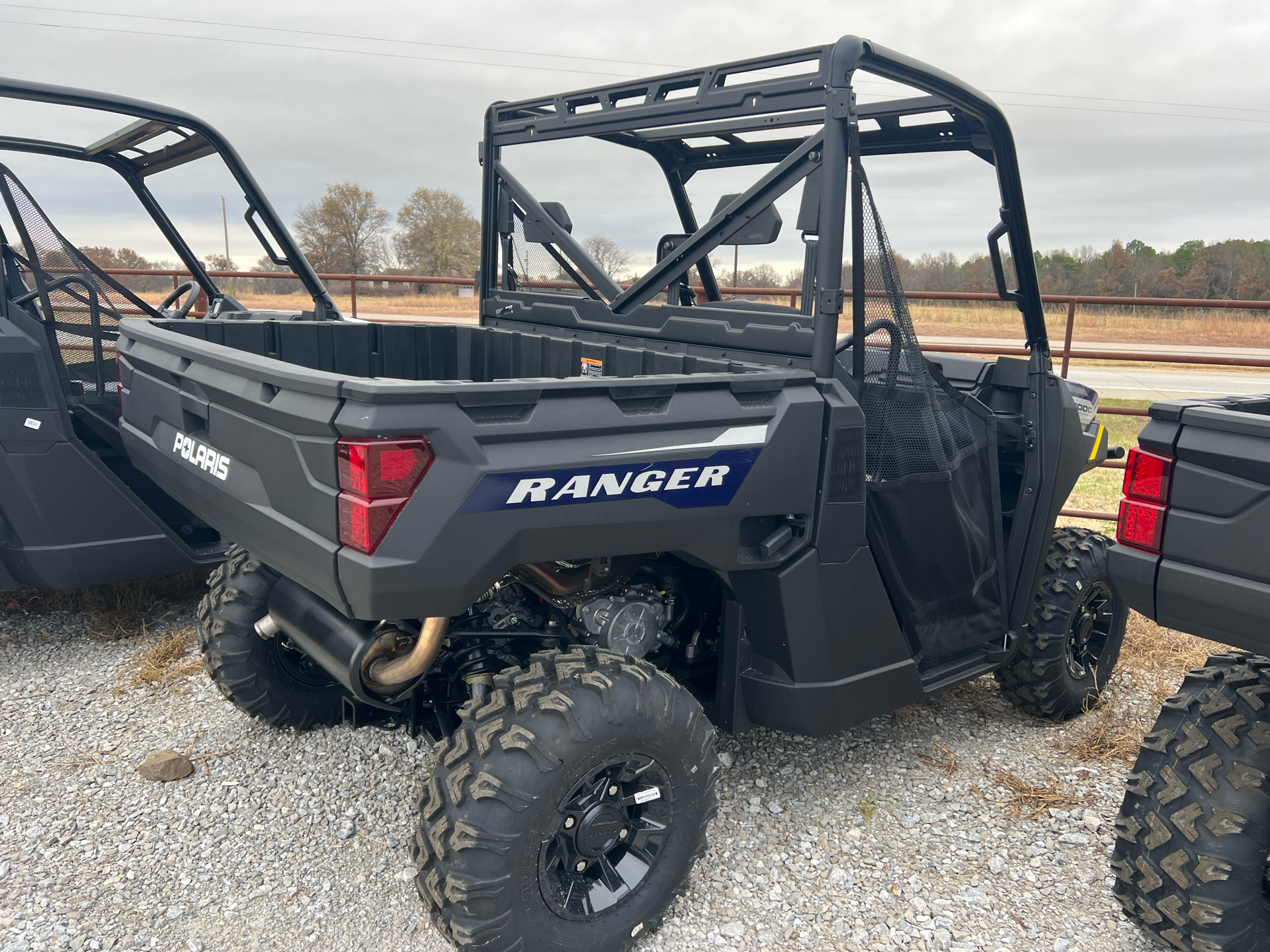 2023 Polaris Ranger 1000 Premium in Clinton, Missouri - Photo 2