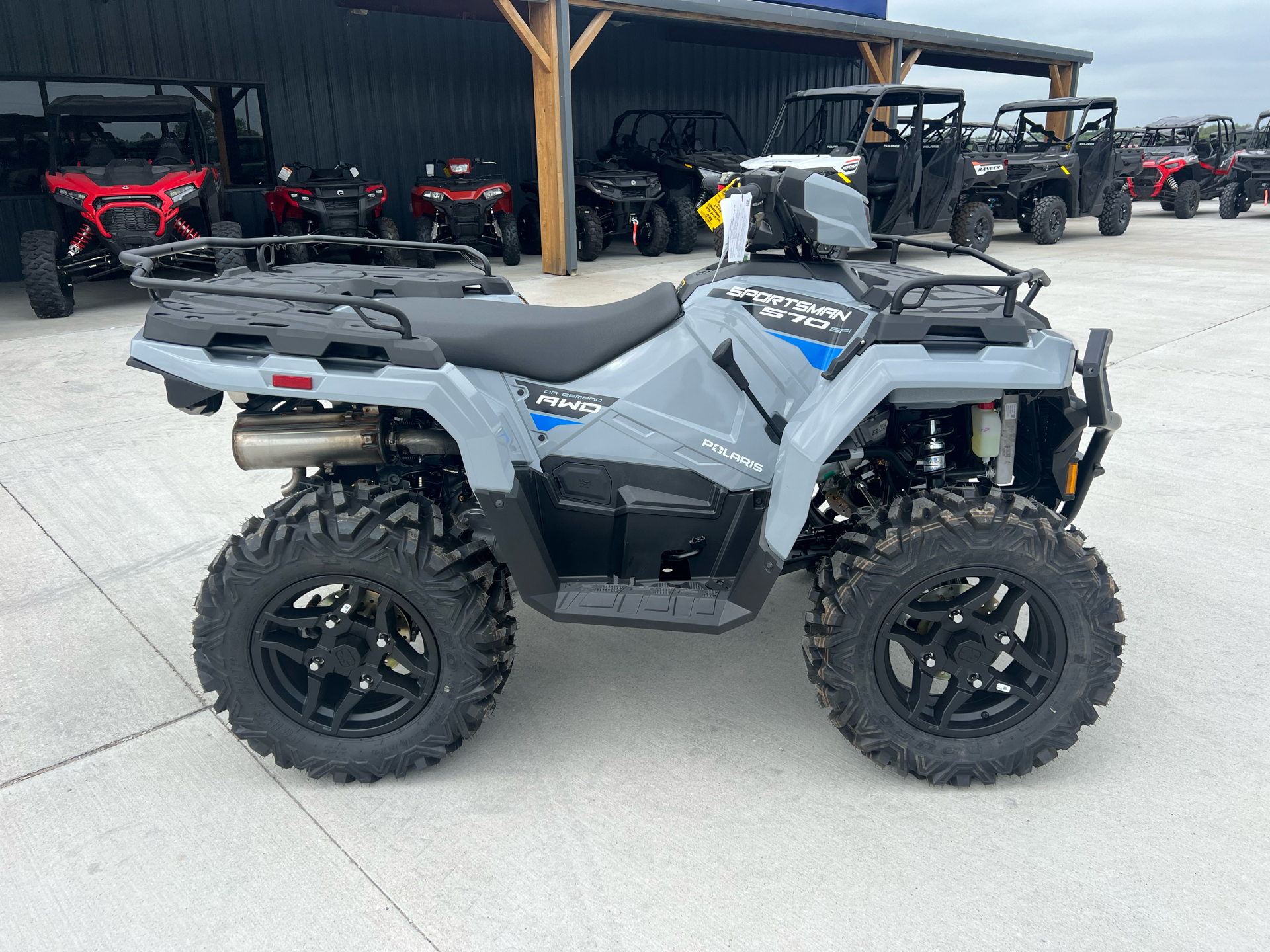 2024 Polaris Sportsman 570 Premium in Clinton, Missouri - Photo 2