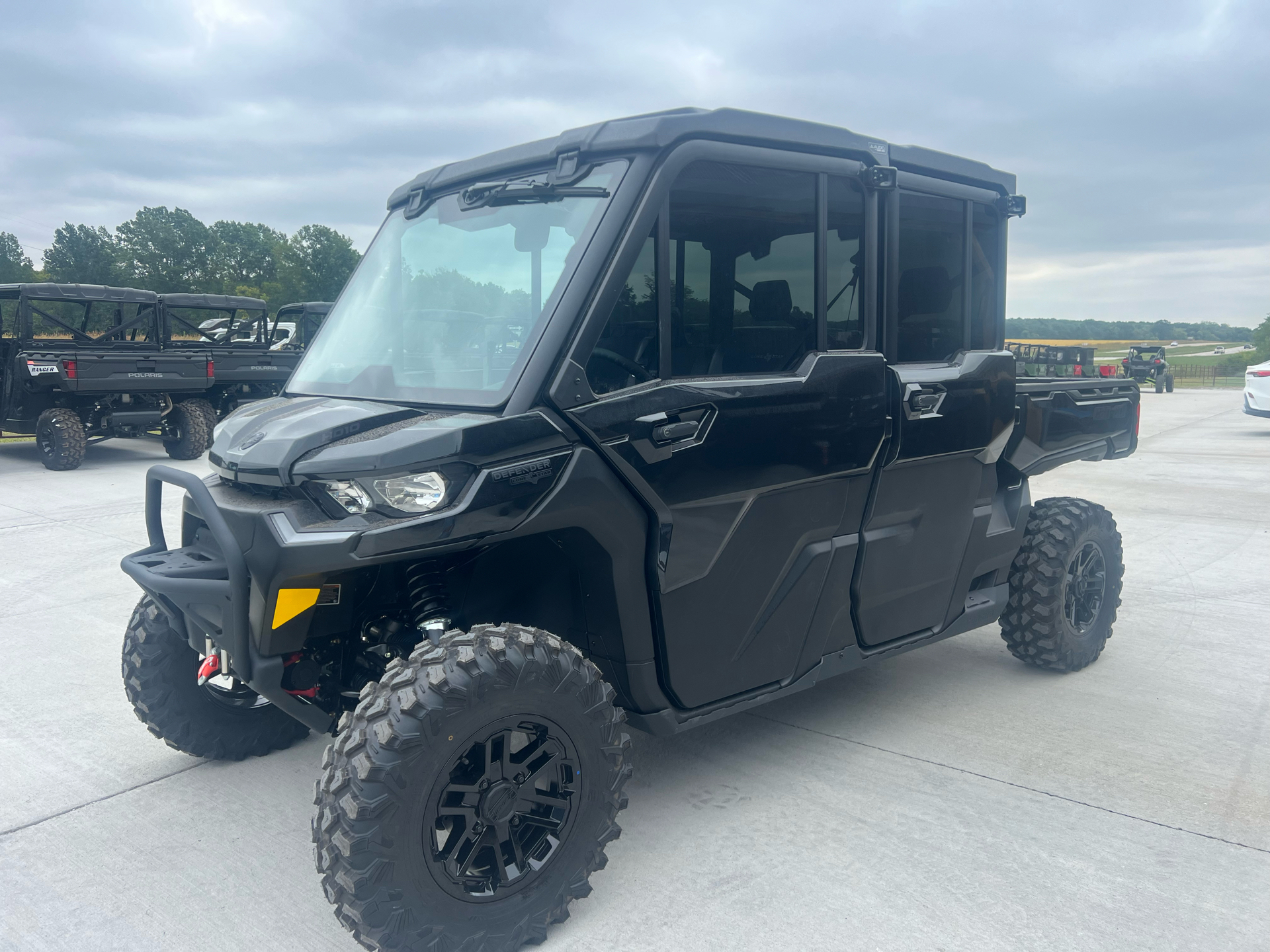 2025 Can-Am Defender MAX Lone Star CAB in Clinton, Missouri - Photo 4