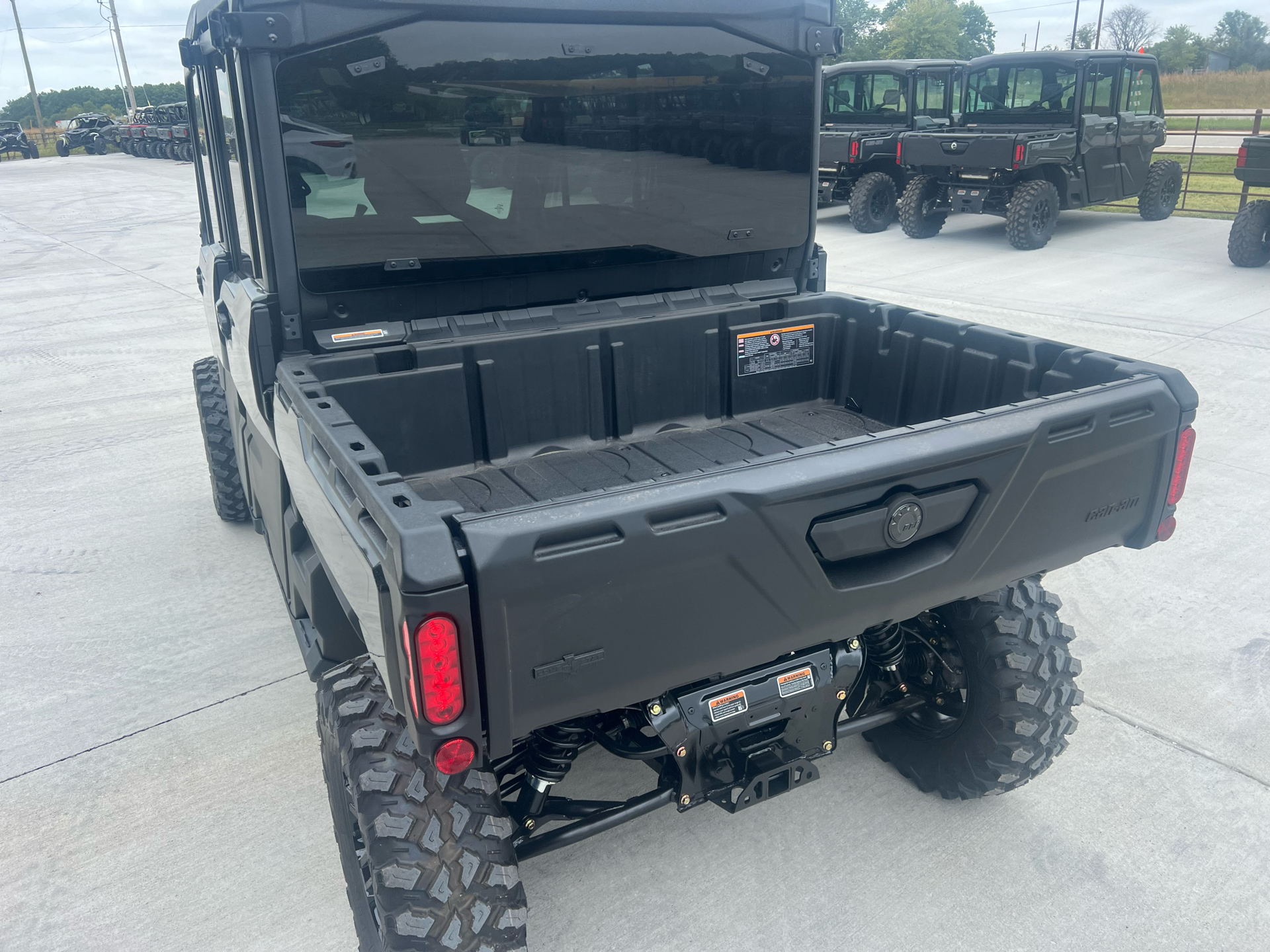 2025 Can-Am Defender MAX Lone Star CAB in Clinton, Missouri - Photo 7