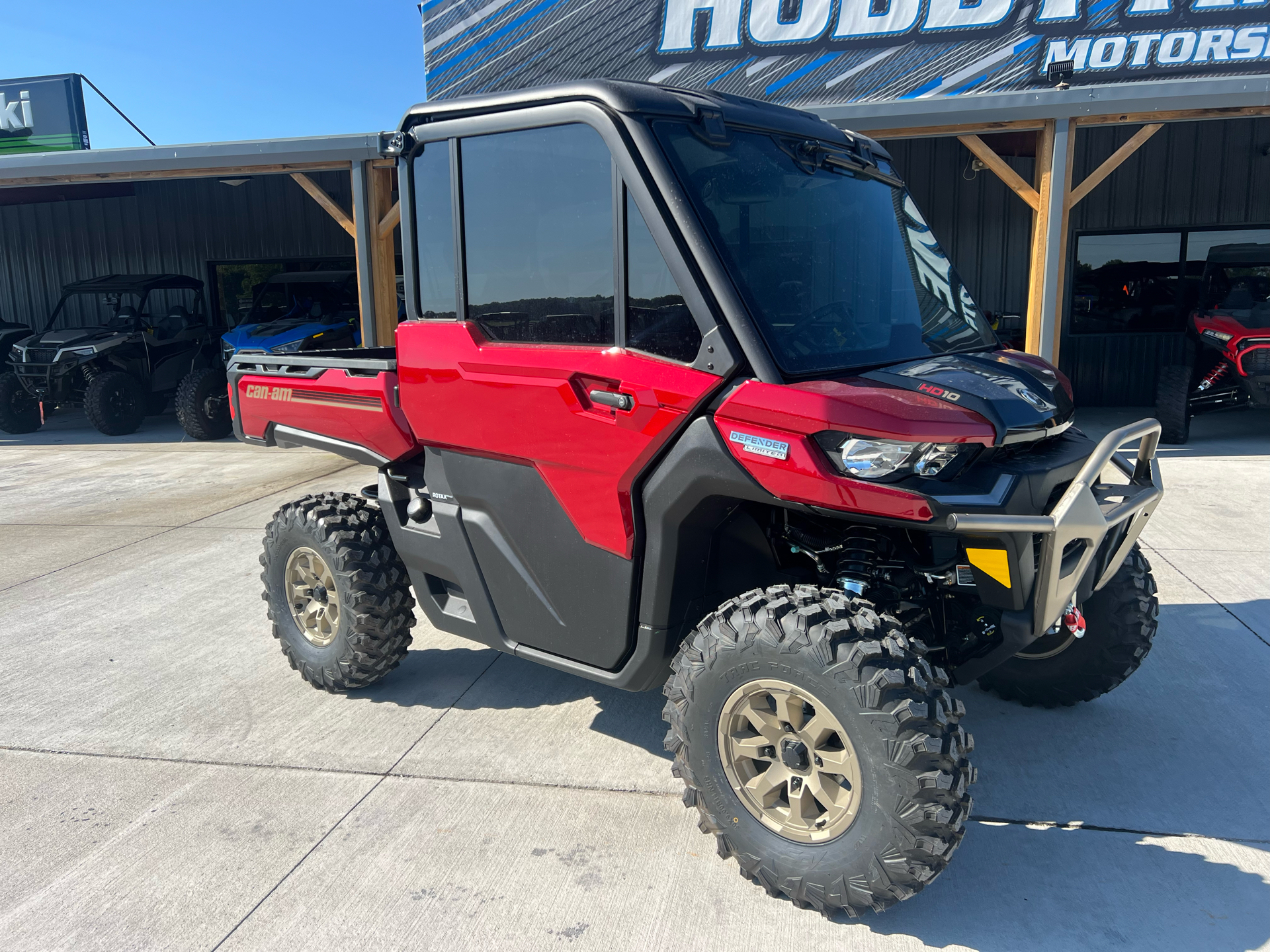 2025 Can-Am Defender Limited in Clinton, Missouri - Photo 2