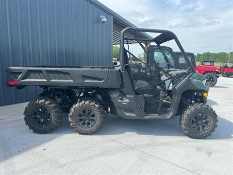 2023 Can-Am Defender 6x6 DPS HD10 in Clinton, Missouri - Photo 5