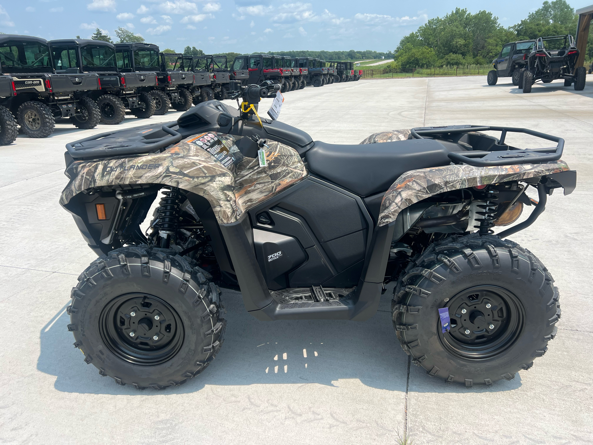 2024 Can-Am Outlander DPS 700 in Clinton, Missouri - Photo 2