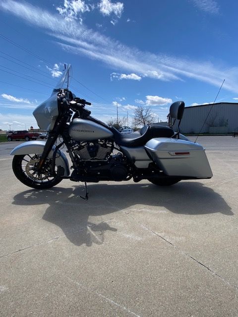 2019 Harley-Davidson Street Glide® Special in Waterloo, Iowa - Photo 6