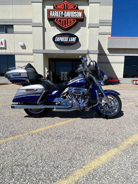 2016 Harley-Davidson CVO™ Limited in Waterloo, Iowa - Photo 1