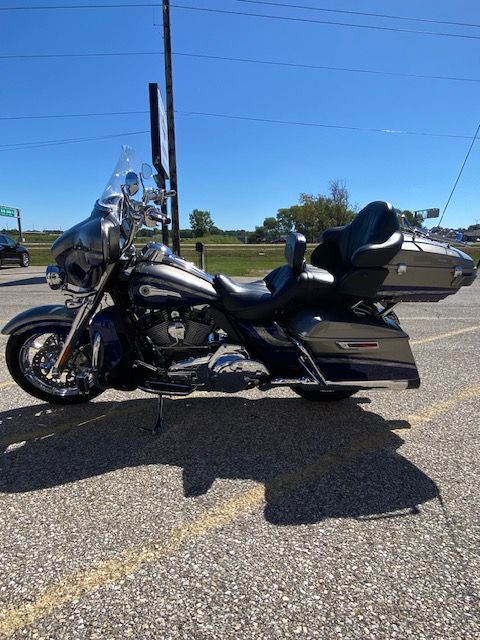 2016 Harley-Davidson CVO™ Limited in Waterloo, Iowa - Photo 6