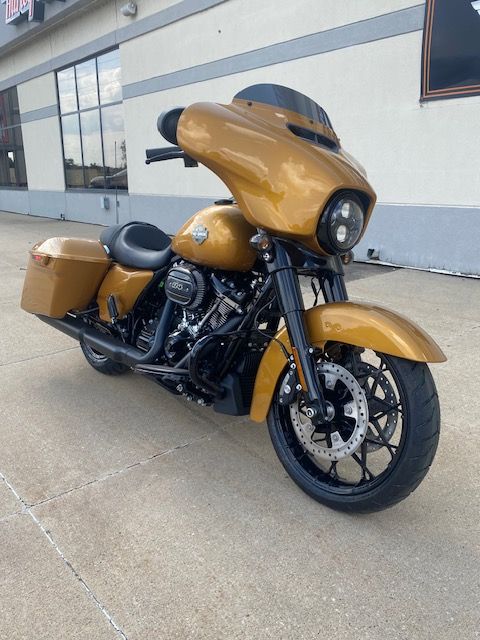 2023 Harley-Davidson Street Glide® Special in Waterloo, Iowa - Photo 2