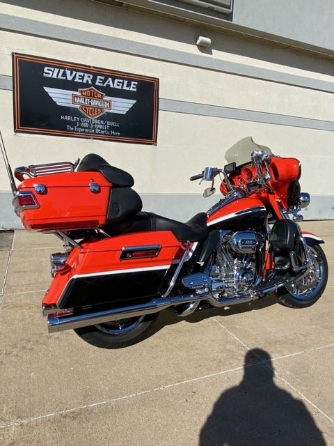 2012 Harley-Davidson CVO™ Ultra Classic® Electra Glide® in Waterloo, Iowa - Photo 4