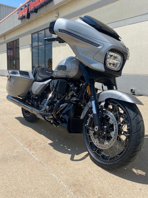2023 Harley-Davidson CVO™ Street Glide® in Waterloo, Iowa - Photo 2