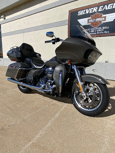 2018 Harley-Davidson Road Glide® Ultra in Waterloo, Iowa - Photo 2