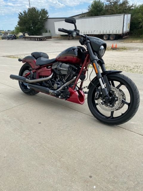 2017 Harley-Davidson CVO™ Pro Street Breakout® in Waterloo, Iowa - Photo 1