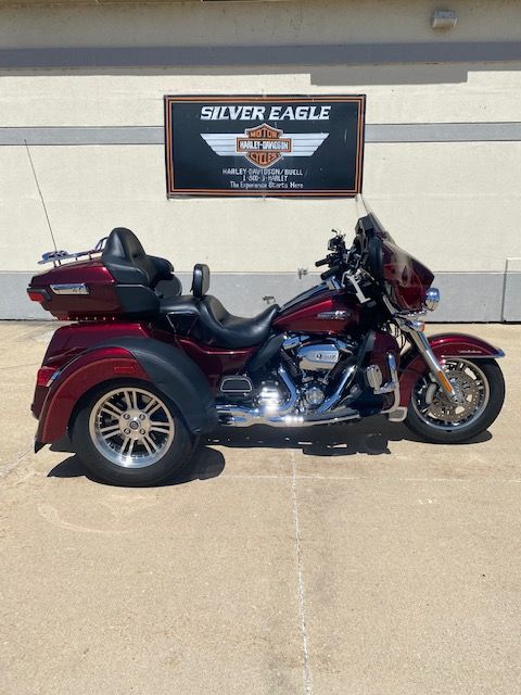 2017 Harley-Davidson Tri Glide® Ultra in Waterloo, Iowa - Photo 1