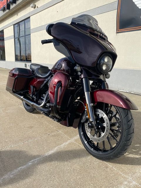 2019 Harley-Davidson CVO™ Street Glide® in Waterloo, Iowa - Photo 2