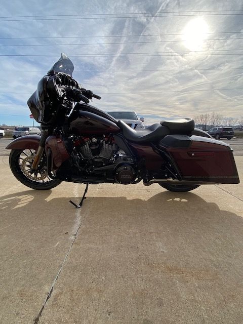 2019 Harley-Davidson CVO™ Street Glide® in Waterloo, Iowa - Photo 6
