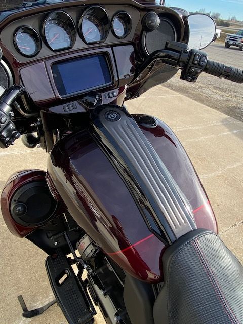 2019 Harley-Davidson CVO™ Street Glide® in Waterloo, Iowa - Photo 8