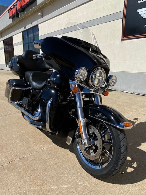 2019 Harley-Davidson Ultra Limited in Waterloo, Iowa - Photo 2