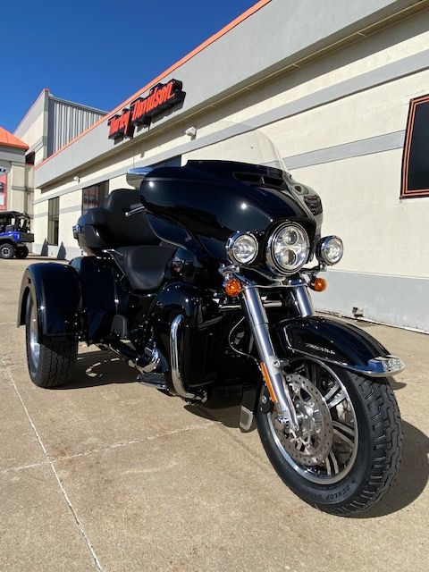 2023 Harley-Davidson Tri Glide® Ultra in Waterloo, Iowa - Photo 2