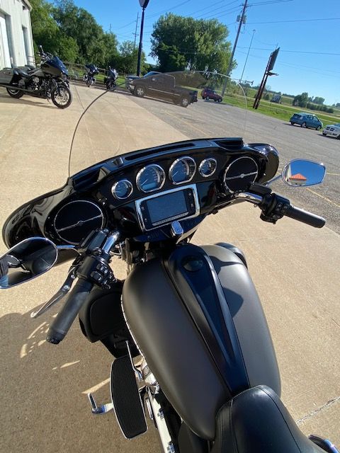 2018 Harley-Davidson Ultra Limited in Waterloo, Iowa - Photo 9