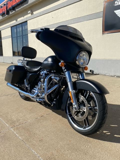 2017 Harley-Davidson Street Glide® Special in Waterloo, Iowa - Photo 1