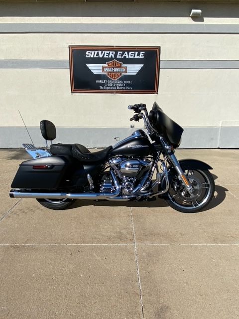 2017 Harley-Davidson Street Glide® Special in Waterloo, Iowa - Photo 2