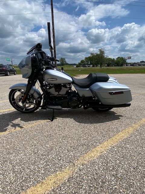 2024 Harley-Davidson Street Glide® in Waterloo, Iowa - Photo 6