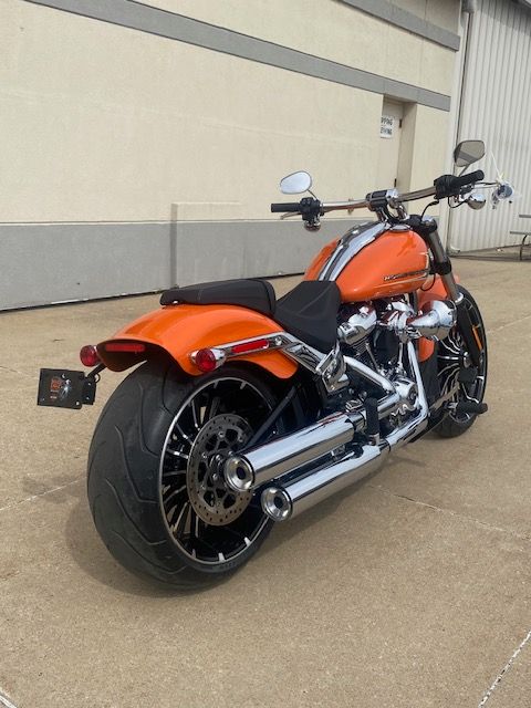 2023 Harley-Davidson Breakout in Waterloo, Iowa - Photo 4