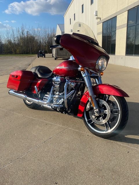 2019 Harley-Davidson Street Glide® in Waterloo, Iowa - Photo 2