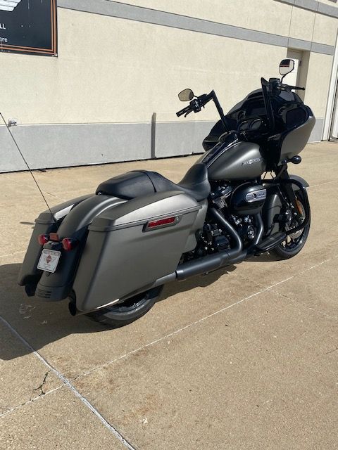 2019 Harley-Davidson Road Glide® Special in Waterloo, Iowa - Photo 4